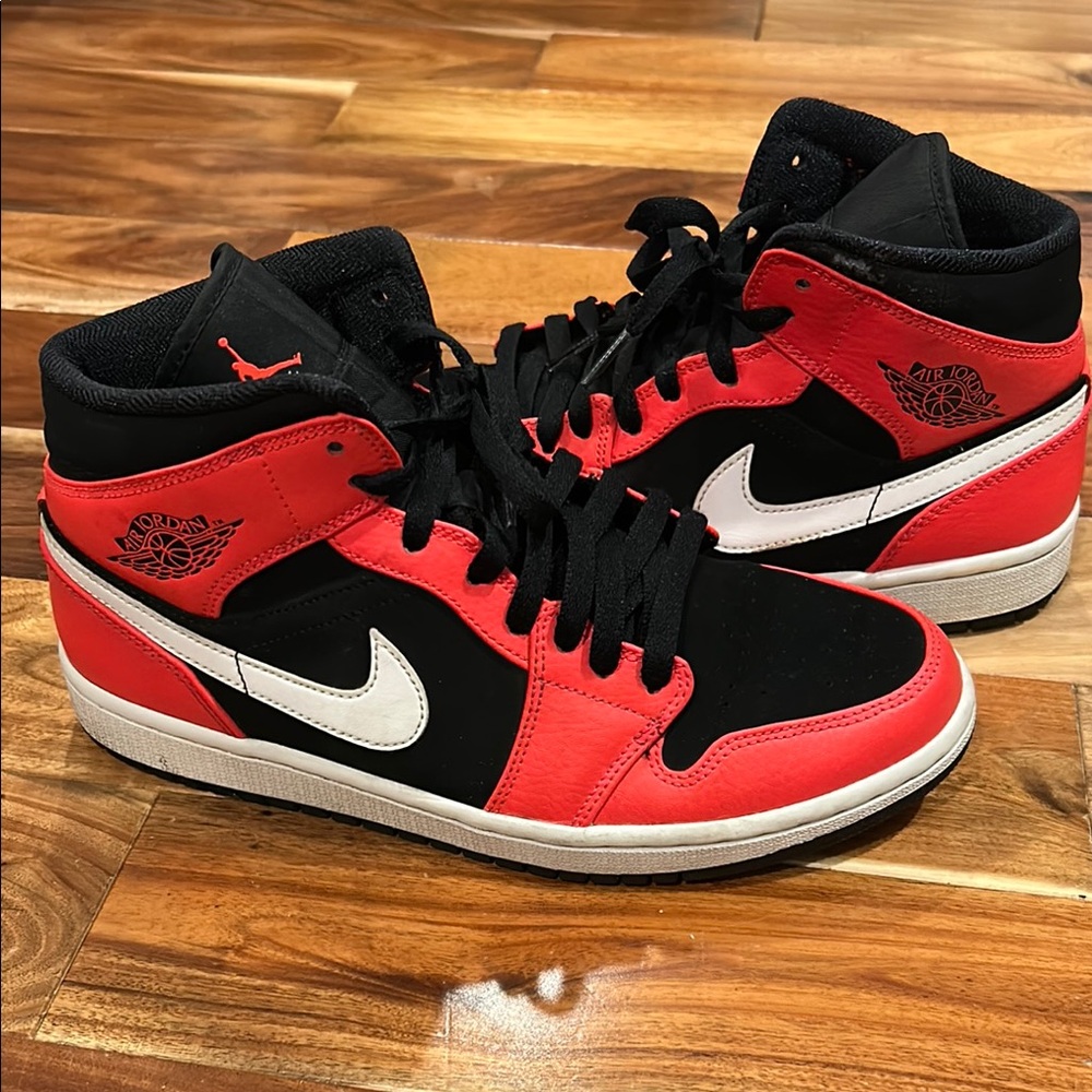 Nike Air Jordan Retro 1 Mid sneaker